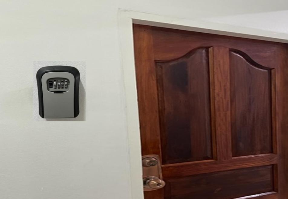 Casa - Quality 28 Sqm - Close To - Living Room, Kitchen, Private Bathroom, King Bed, 65 Inch Tv With Smart Tv, Free Wi-fi *
